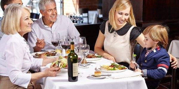 Подарок на золотую свадьбу: родителям от любящих детей