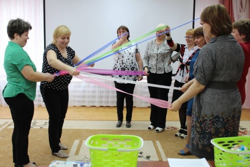 Очень красивый декор стеклянной бутылки джутовым шпагатом