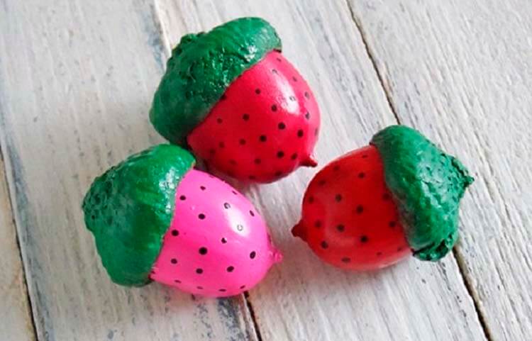 Жёлуди и каштаны, как новогодние украшения